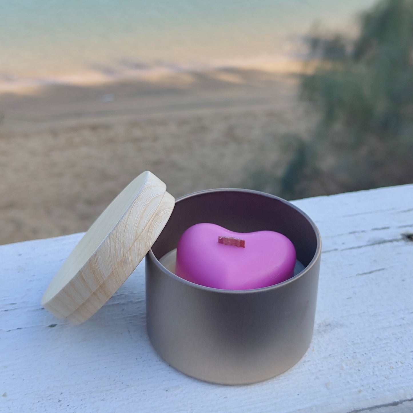 Vela corazón/flor en tarro de metal